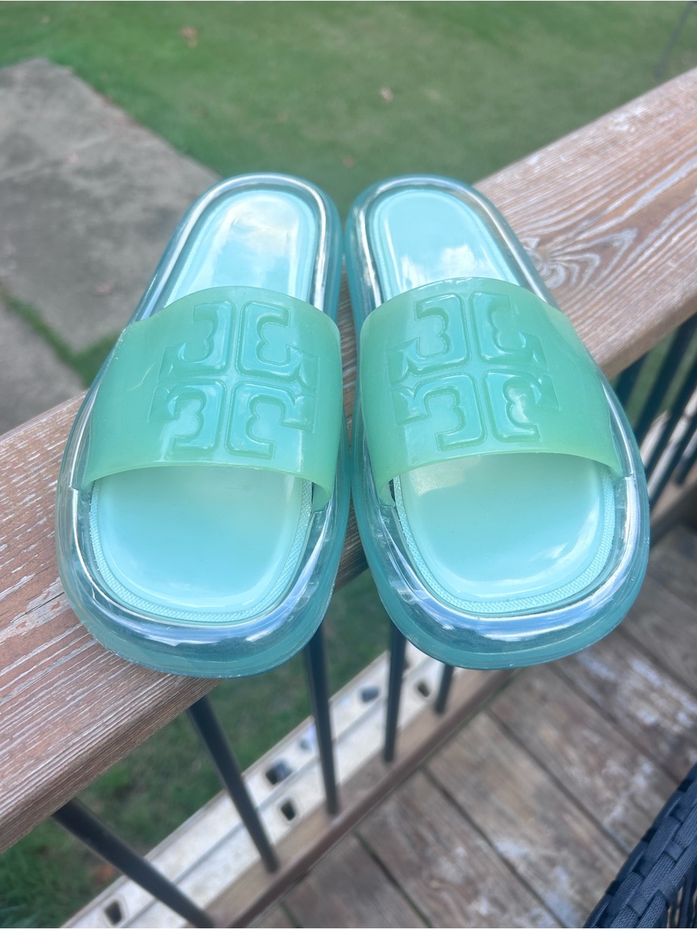 Tory Burch Bubble Jelly Slides green size 6